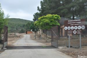 Accès à l'enclos des cobes noirs