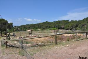 Ancien premier enclos du Safari de l'Esterel, aujourd'hui inclus dans le Parc Zoologique de Fréjus