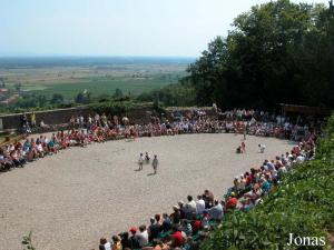 Aire de présentation dans la cour du château