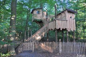 Hébergement insolite, cabane dans les arbres