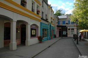 Place de la Gaîté, coeur névralgique du parc d'attractions